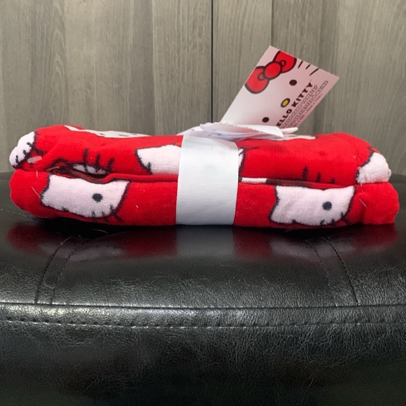 New Hello Kitty Faces Red Hand Towels Pack Of 2 Hand Towel With Tag & Bow - Picture 7 of 9